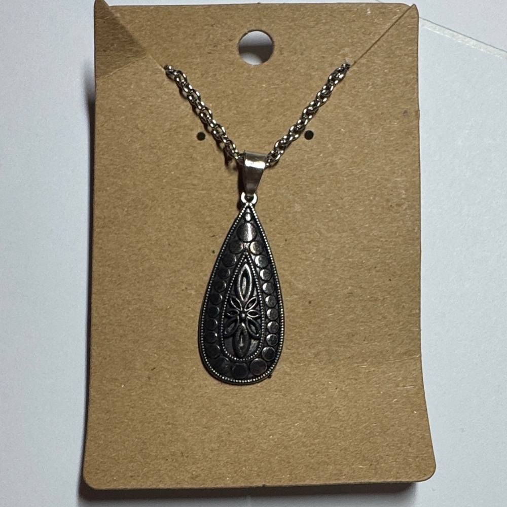 Elegant Silver Pendant Necklace